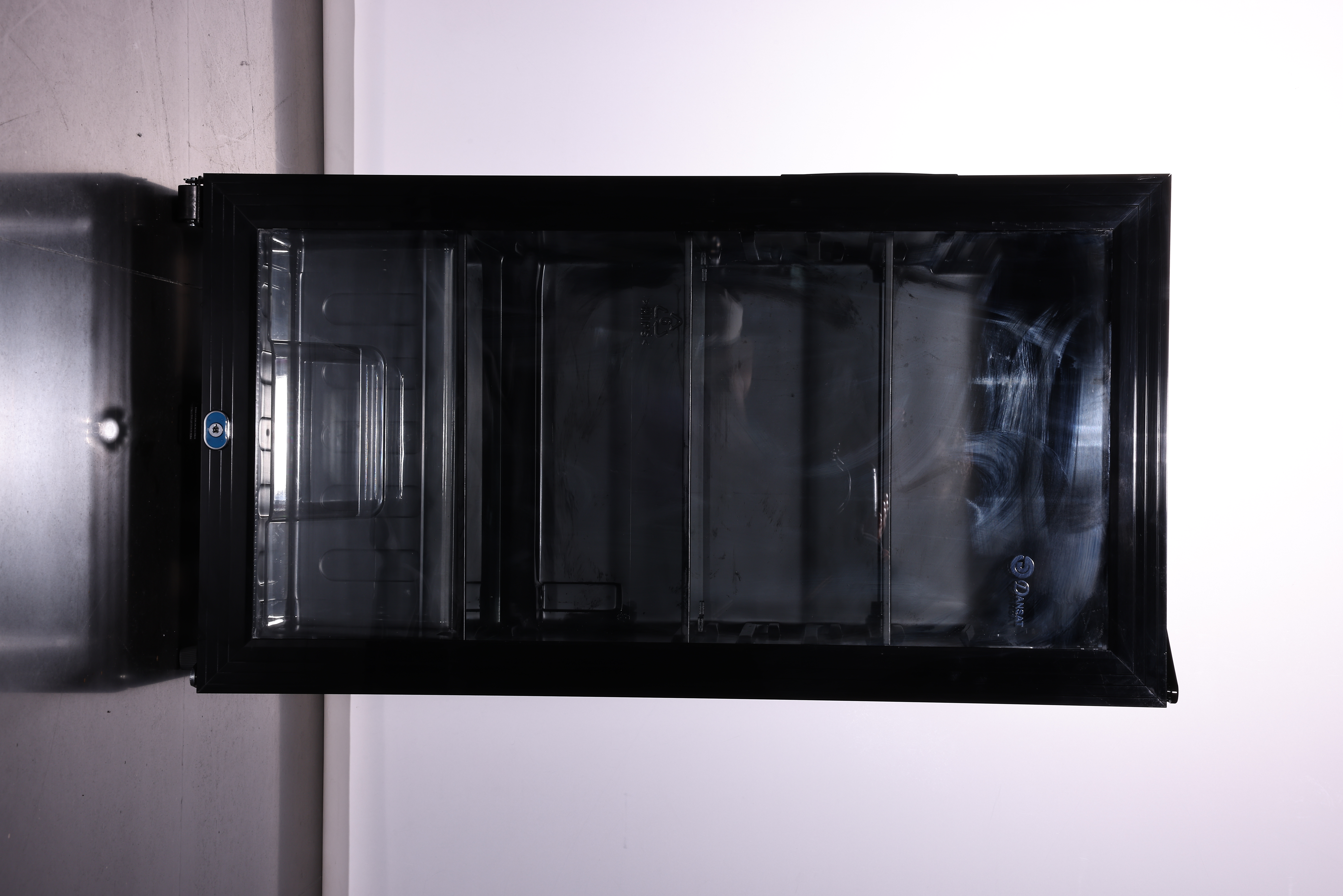 ثلاجة عرض دان 3 قدم مع فريزر DAN230SC